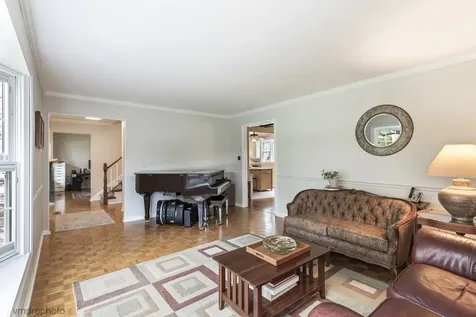1059 West Chatham Drive Palatine IL 60067