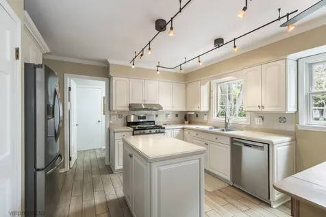 1059 West Chatham Drive Palatine IL 60067