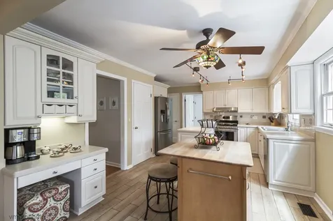 1059 West Chatham Drive Palatine IL 60067