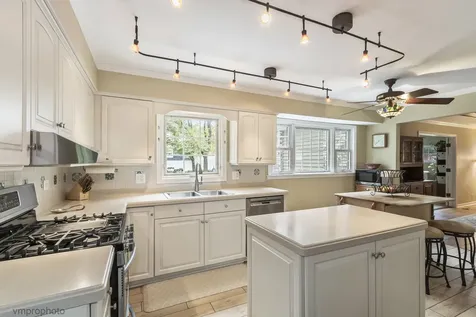 1059 West Chatham Drive Palatine IL 60067