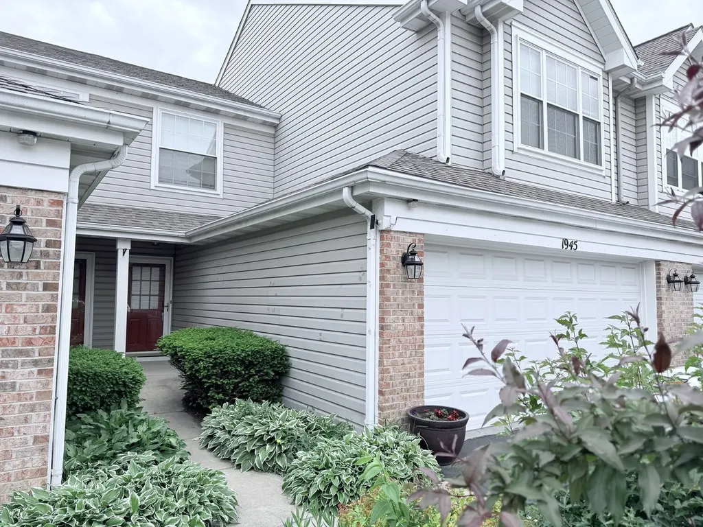 1945 Town Drive Naperville IL 60565