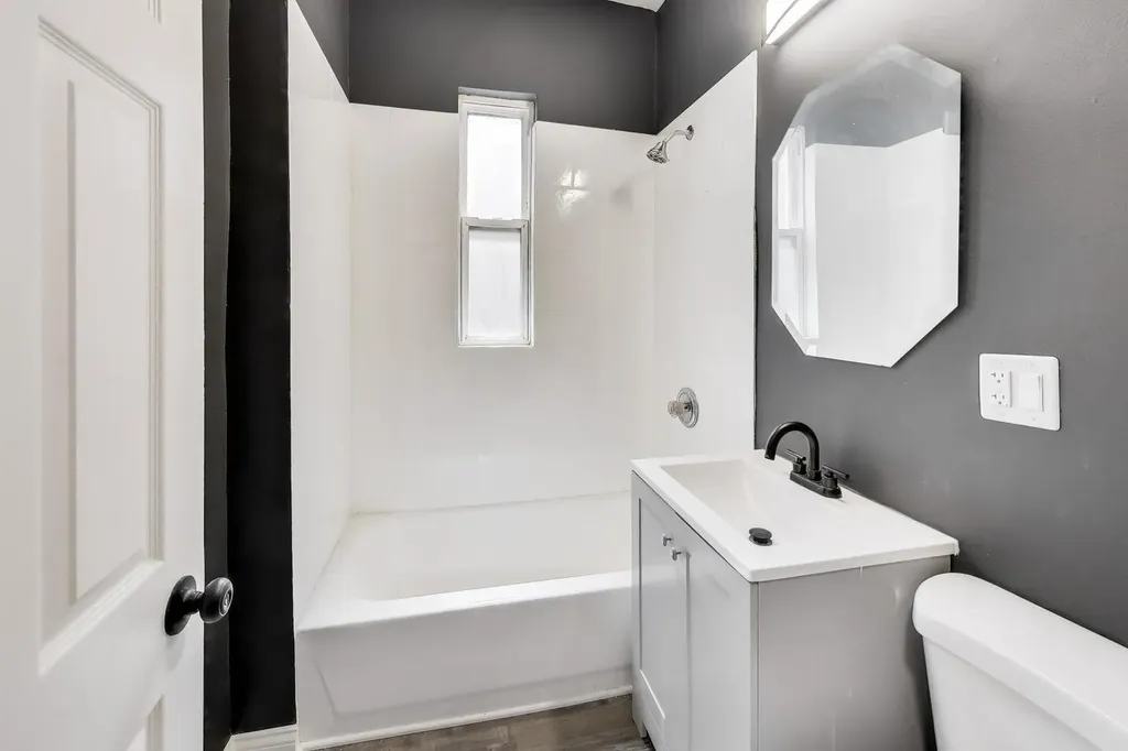 4330 South Langley Avenue Chicago IL 60653