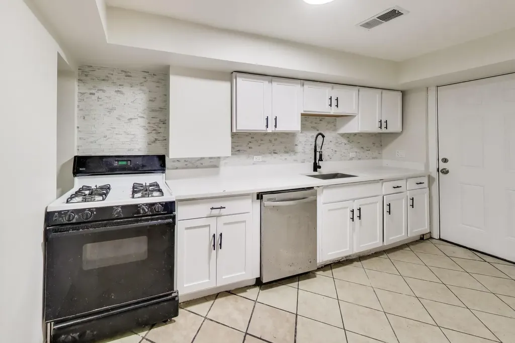 4330 South Langley Avenue Chicago IL 60653