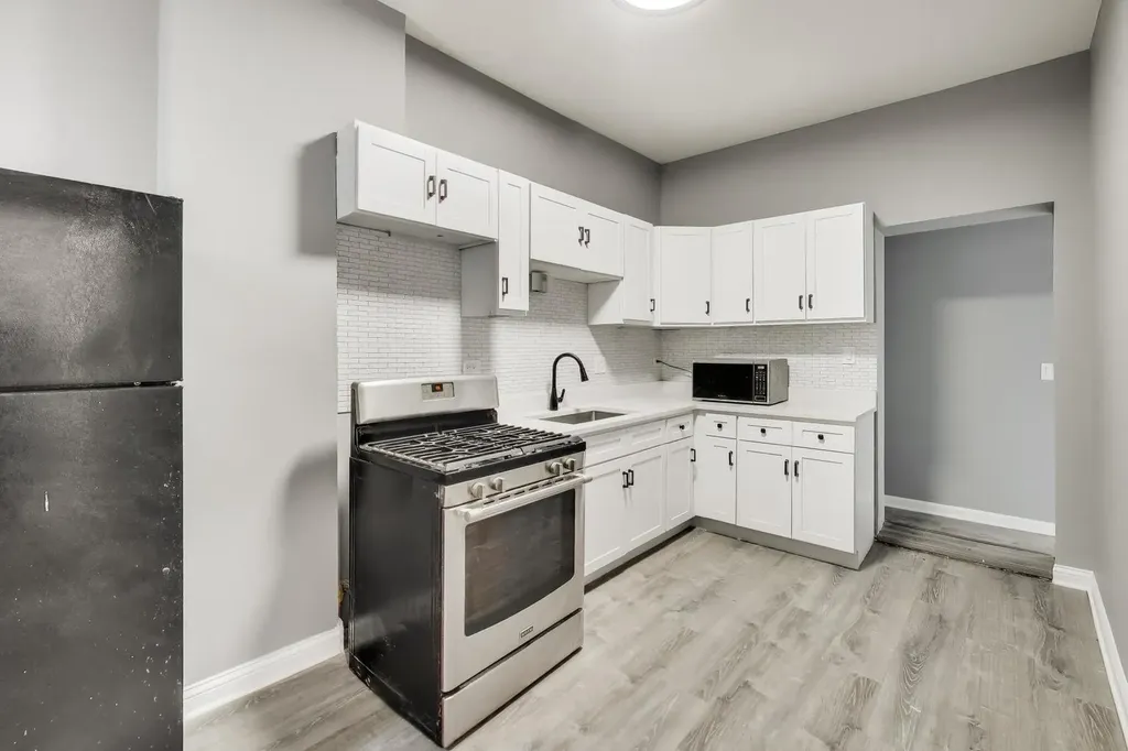 4330 South Langley Avenue Chicago IL 60653