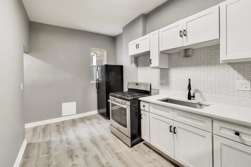 4330 South Langley Avenue Chicago IL 60653