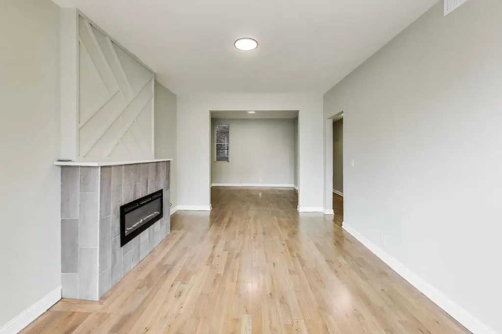 4330 South Langley Avenue Chicago IL 60653