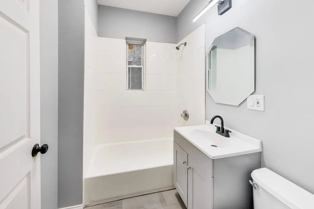 4330 South Langley Avenue Chicago IL 60653