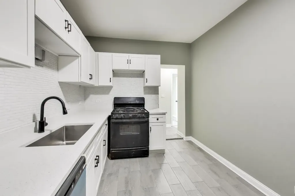 4330 South Langley Avenue Chicago IL 60653