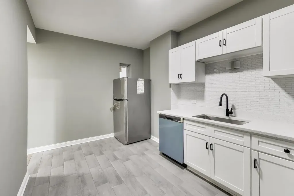 4330 South Langley Avenue Chicago IL 60653