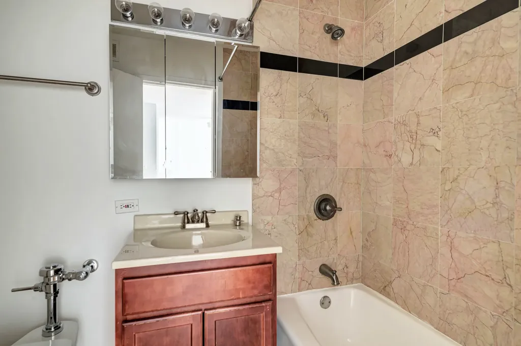 222 East Pearson Street Chicago IL 60611