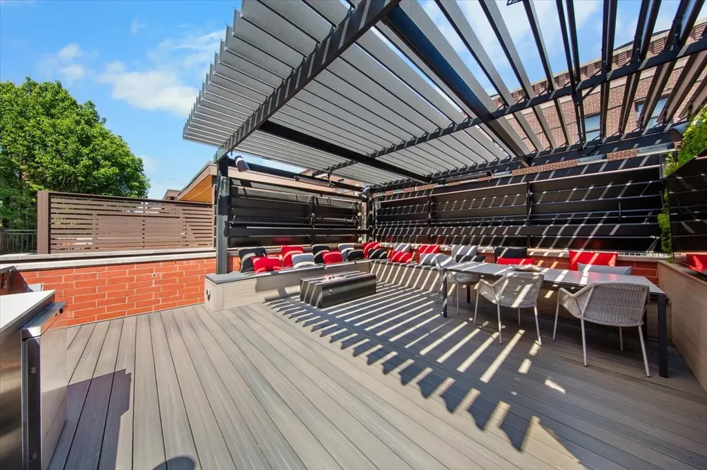 1716 West Wolfram Street Chicago IL 60657
