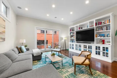 1716 West Wolfram Street Chicago IL 60657