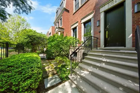 1716 West Wolfram Street Chicago IL 60657
