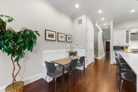 1716 West Wolfram Street Chicago IL 60657