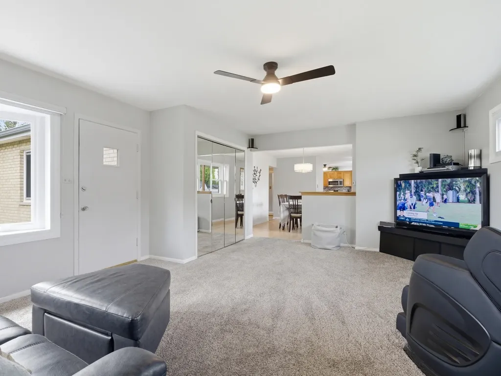 237 North Pioneer Drive Addison IL 60101