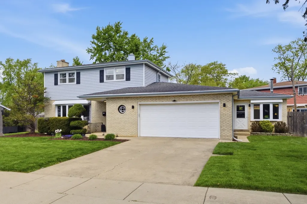 237 North Pioneer Drive Addison IL 60101