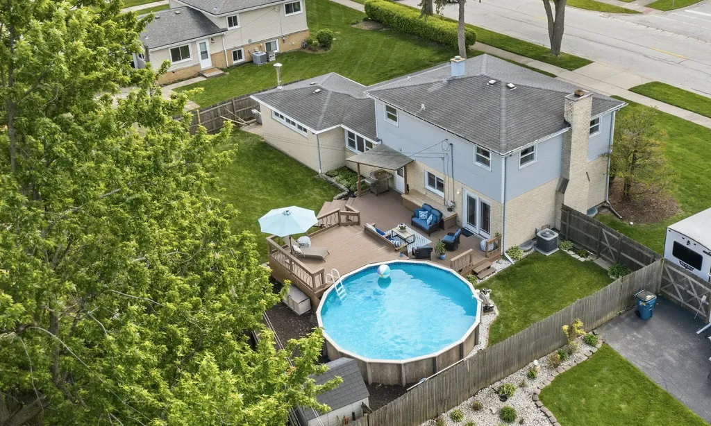237 North Pioneer Drive Addison IL 60101