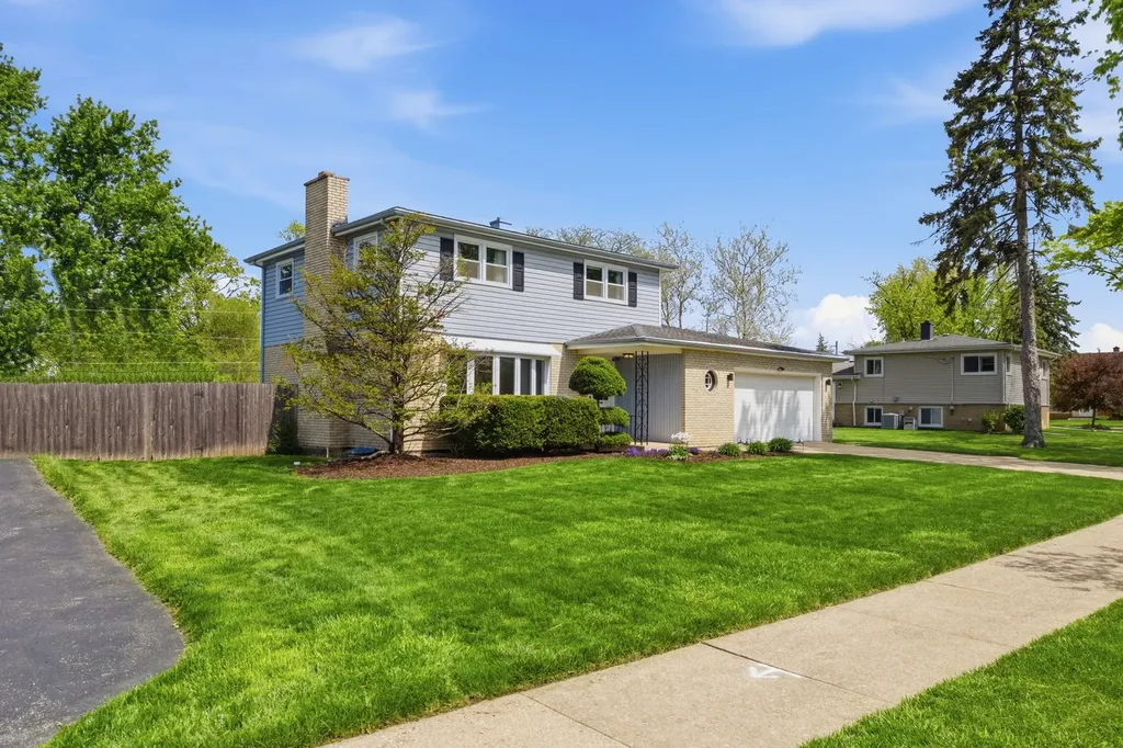 237 North Pioneer Drive Addison IL 60101