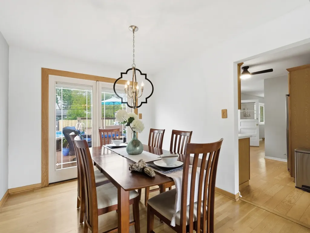 237 North Pioneer Drive Addison IL 60101