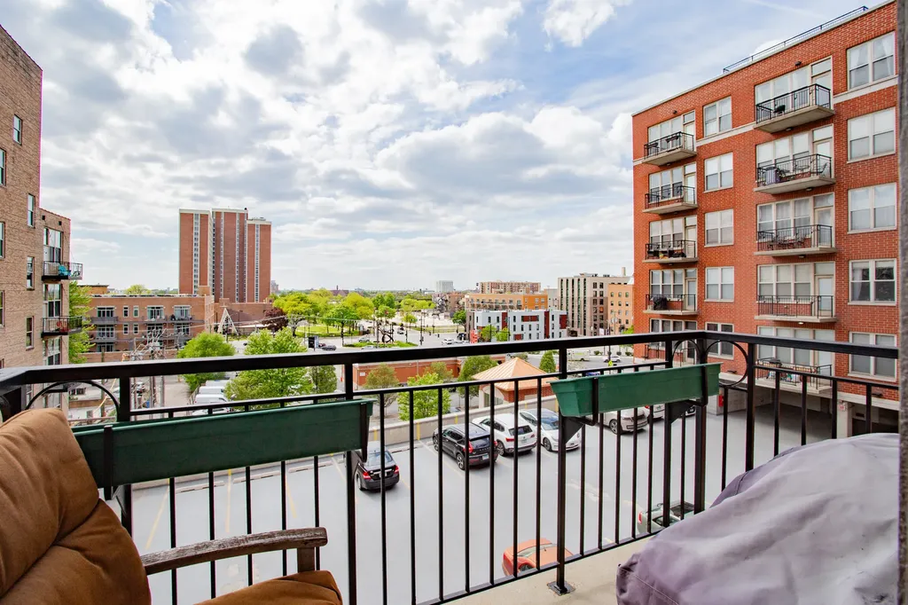 6 South Laflin Street Chicago IL 60607