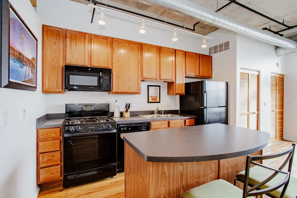 6 South Laflin Street Chicago IL 60607
