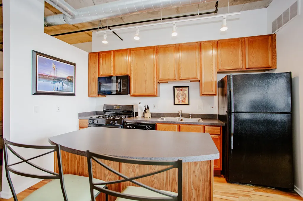 6 South Laflin Street Chicago IL 60607