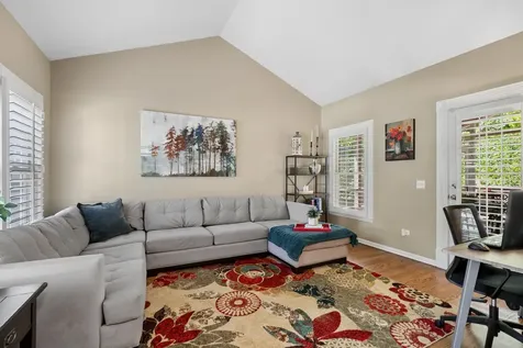 670 Williamsburg Avenue Gurnee IL 60031