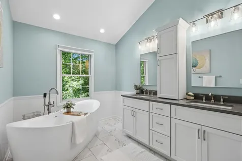 670 Williamsburg Avenue Gurnee IL 60031