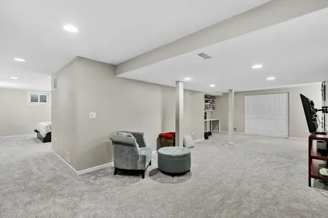 670 Williamsburg Avenue Gurnee IL 60031