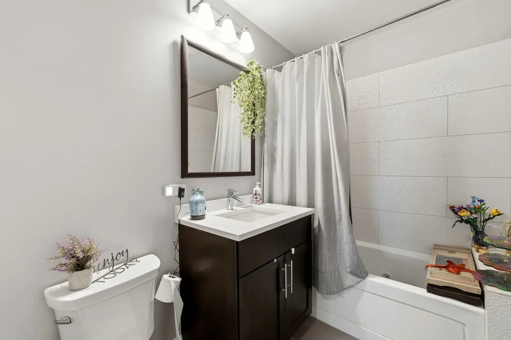 2605 West North Avenue Chicago IL 60647