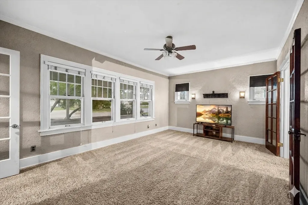 508 South Elmwood Drive Aurora IL 60506