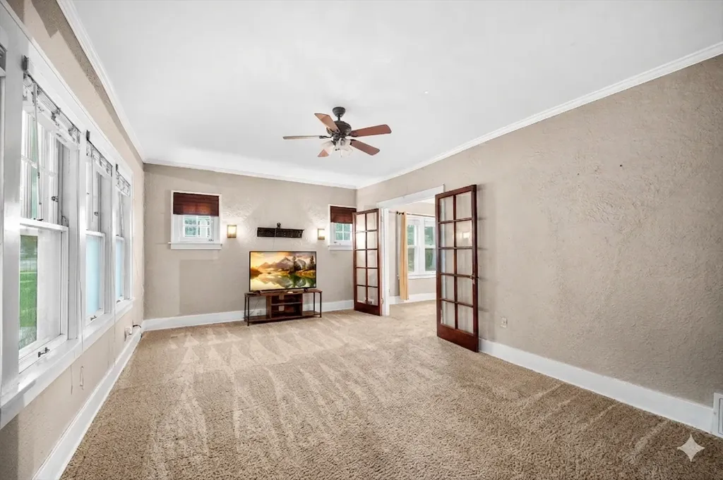 508 South Elmwood Drive Aurora IL 60506