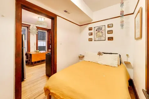 3243 North Hoyne Avenue Chicago IL 60618