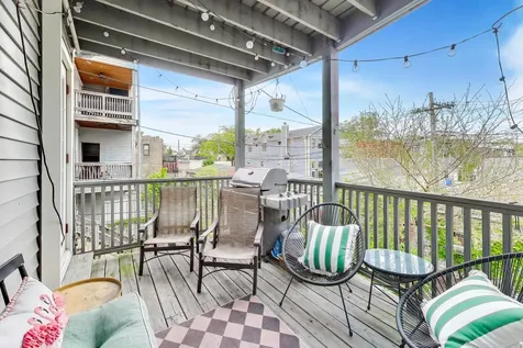 3243 North Hoyne Avenue Chicago IL 60618