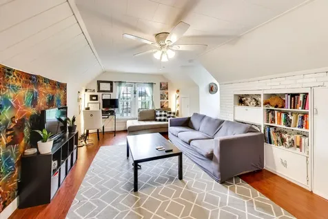 3243 North Hoyne Avenue Chicago IL 60618