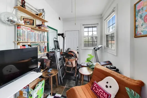 3243 North Hoyne Avenue Chicago IL 60618