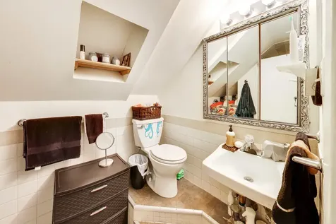 3243 North Hoyne Avenue Chicago IL 60618