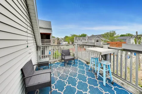3243 North Hoyne Avenue Chicago IL 60618