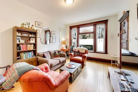 3243 North Hoyne Avenue Chicago IL 60618
