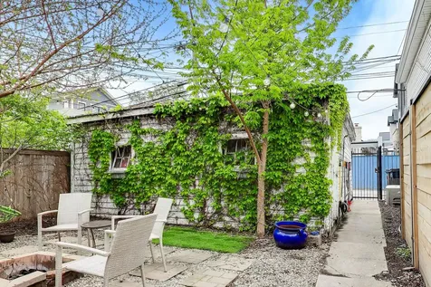 3243 North Hoyne Avenue Chicago IL 60618