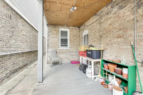3243 North Hoyne Avenue Chicago IL 60618