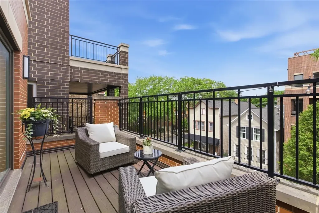 1321 West Wrightwood Avenue Chicago IL 60614