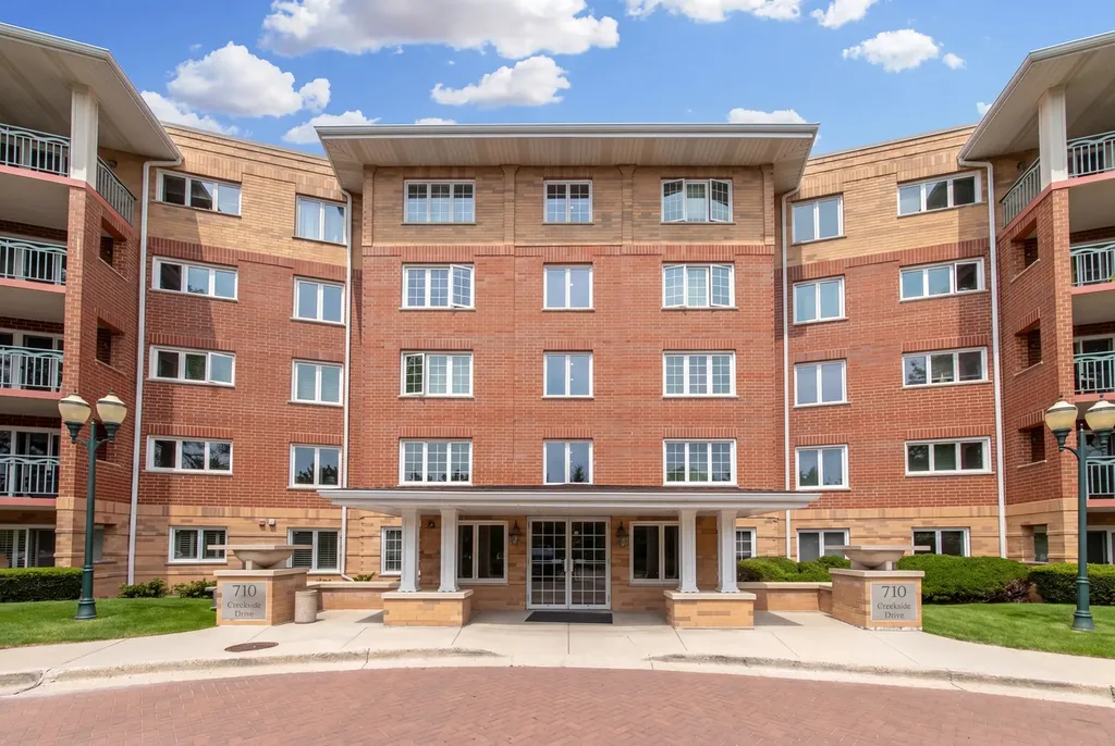 710 Creekside Drive Mount Prospect IL 60056