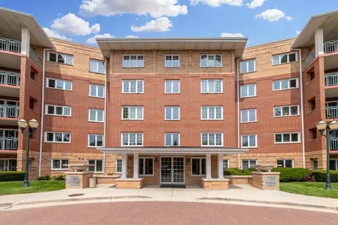 710 Creekside Drive Mount Prospect IL 60056
