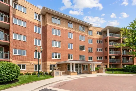 710 Creekside Drive Mount Prospect IL 60056