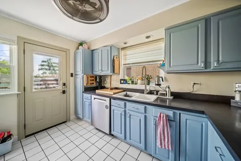 2961 West 97th Street Evergreen Park IL 60805