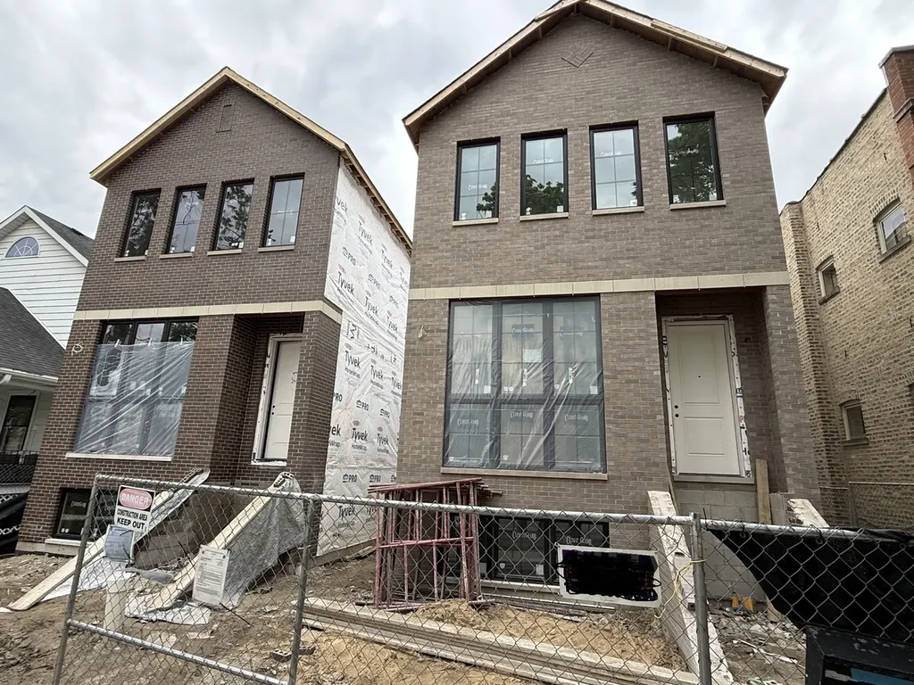 6732 North Oxford Avenue Chicago IL 60631