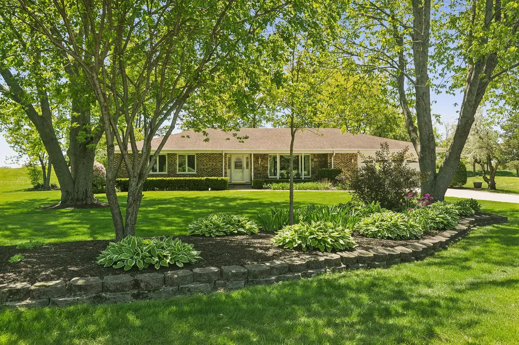 135 Hillcrest Court Barrington IL 60010