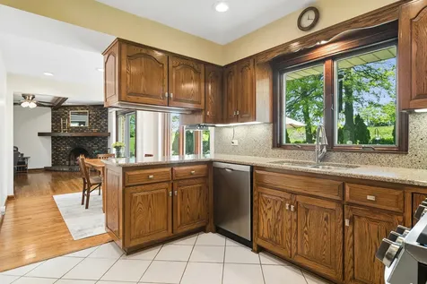 135 Hillcrest Court Barrington IL 60010