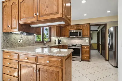 135 Hillcrest Court Barrington IL 60010